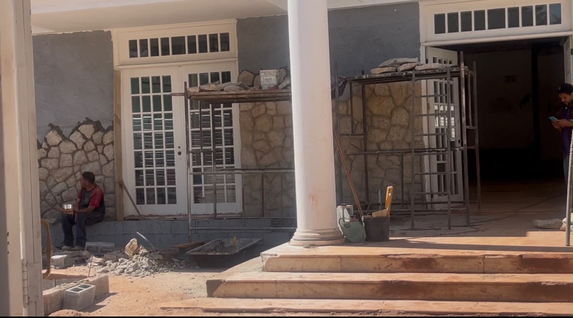 Embargada pela Prefeitura, obra continua avançando no Belvedere